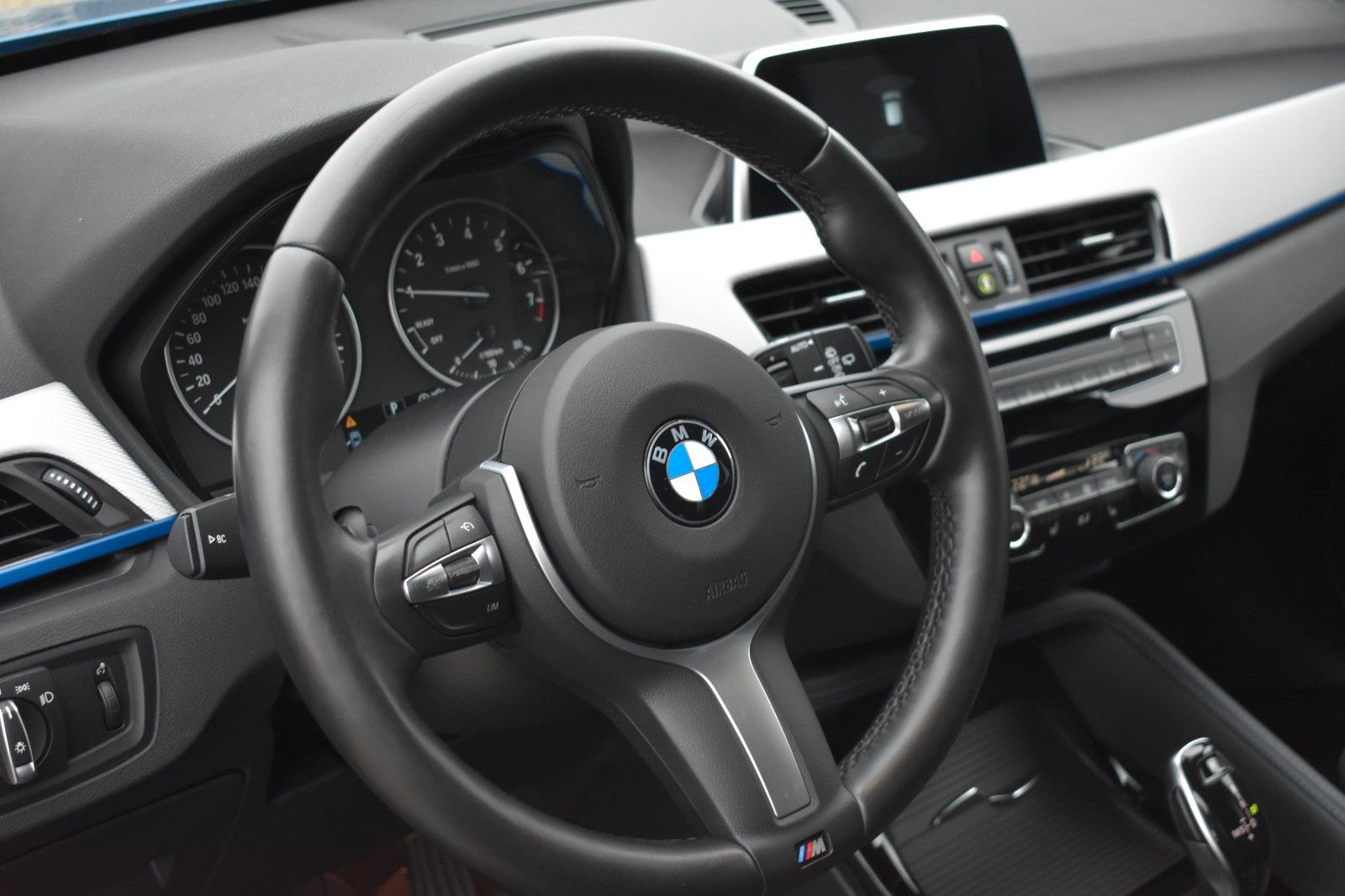 Fahrzeugabbildung BMW X1 sDrive 18 i M Sport Panorama AHK LED Autom.