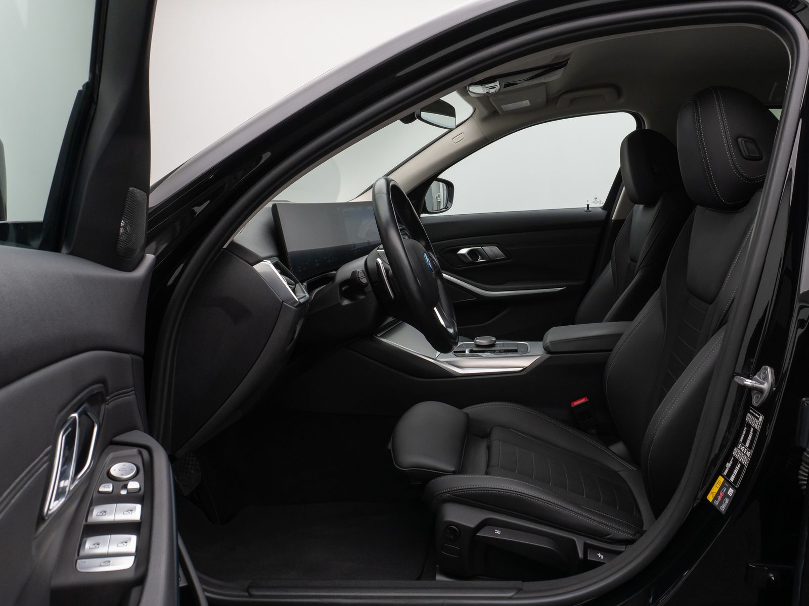 Fahrzeugabbildung BMW 320e Kamera HUD DAB H/K AHK Stop&Go Sport LED