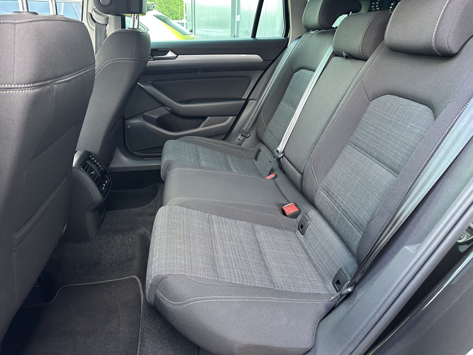 Fahrzeugabbildung Volkswagen Passat Variant 2.0 TSI DSG Business NAV+LED+ACC