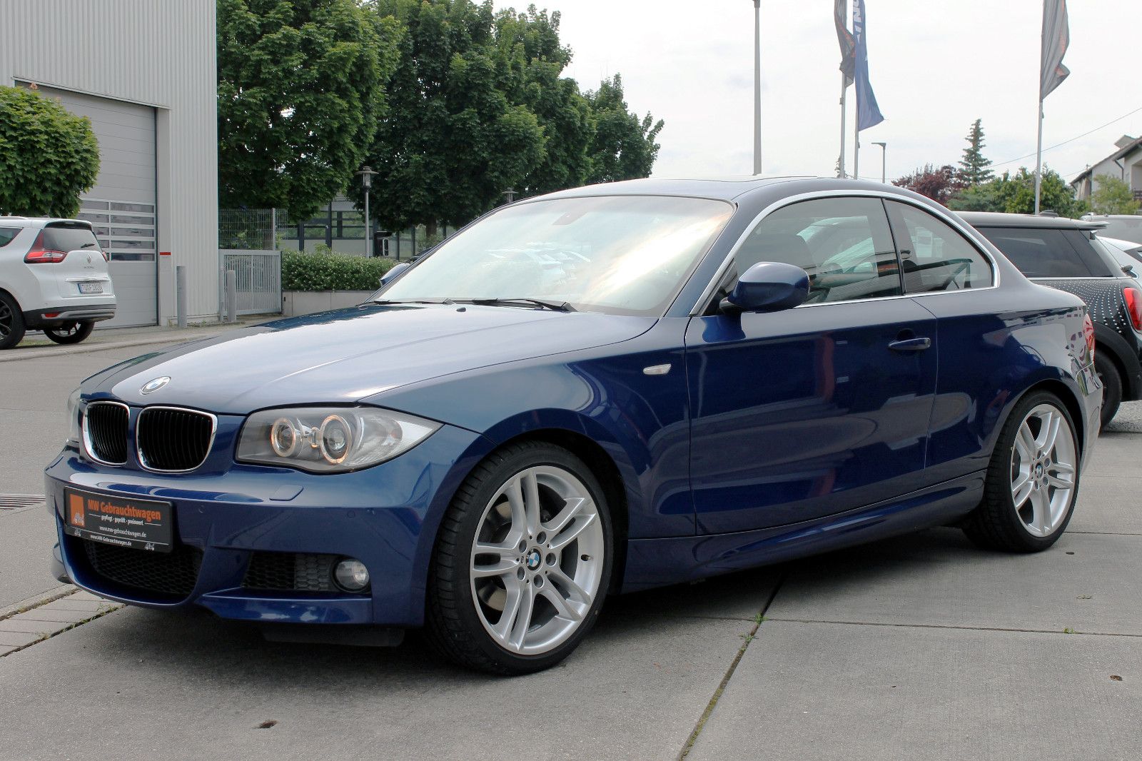 Fahrzeugabbildung BMW 125i Coupé E82 M-Sport PDC SHZ XENON eGSD 2Zonen