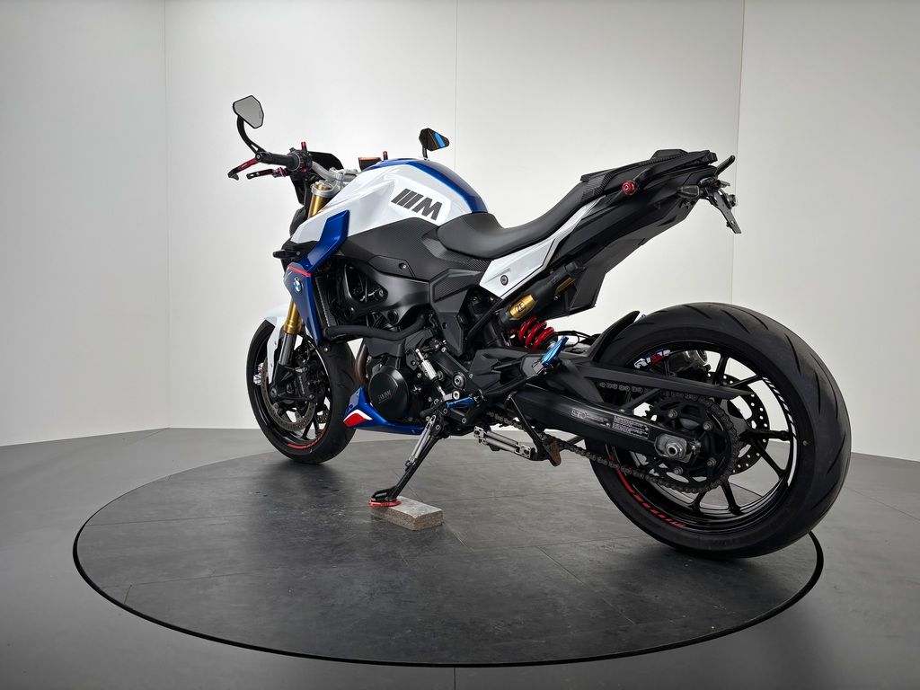 Fahrzeugabbildung BMW F900 R *TOP-AUSSTATTUNG *1. HAND *ARROW