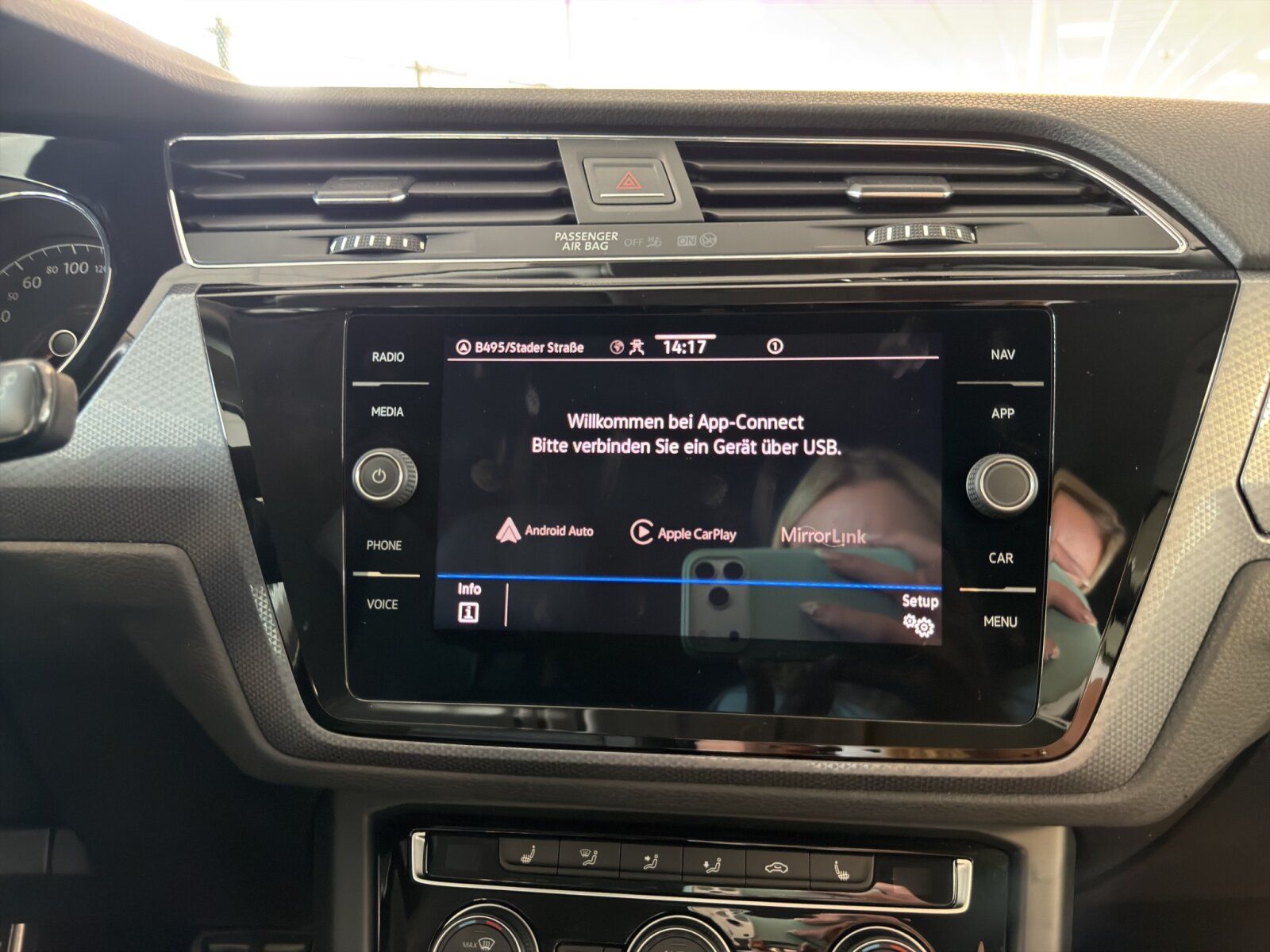 Fahrzeugabbildung Volkswagen Touran Active 1.5 TSI DSG AHK APP Kamera