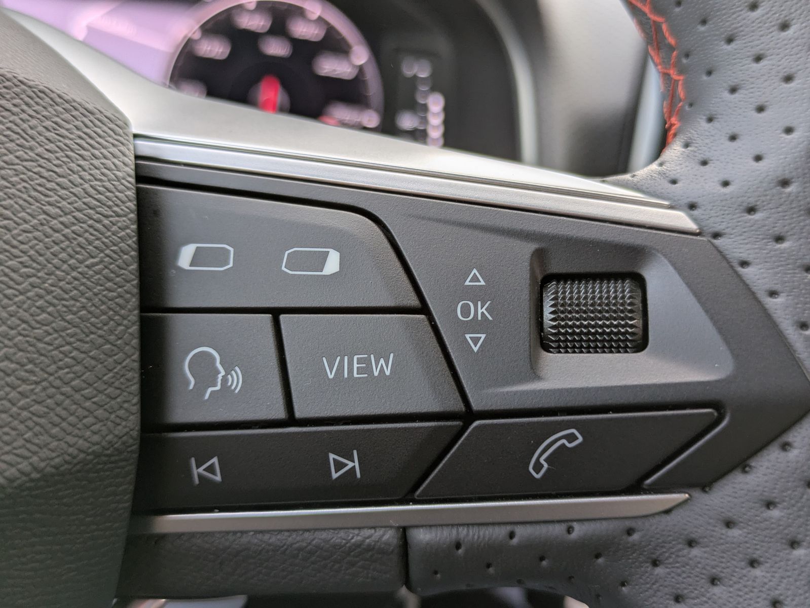 Fahrzeugabbildung SEAT Arona 1.5 TSI FR DSG AHK*ACC*LED*APP*DAB*KAMERA