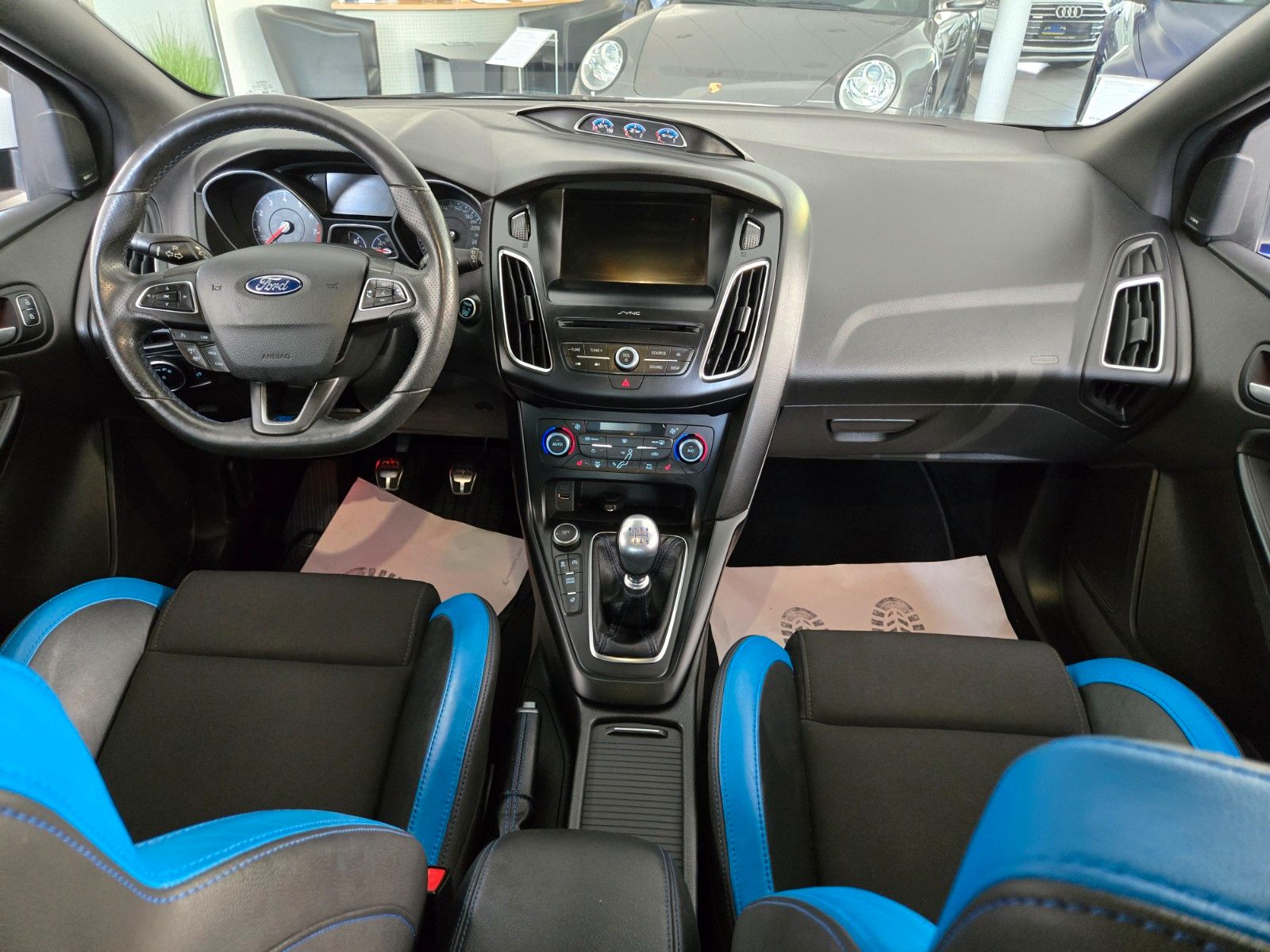 Fahrzeugabbildung Ford Focus Lim. RS*Recaro Sitze