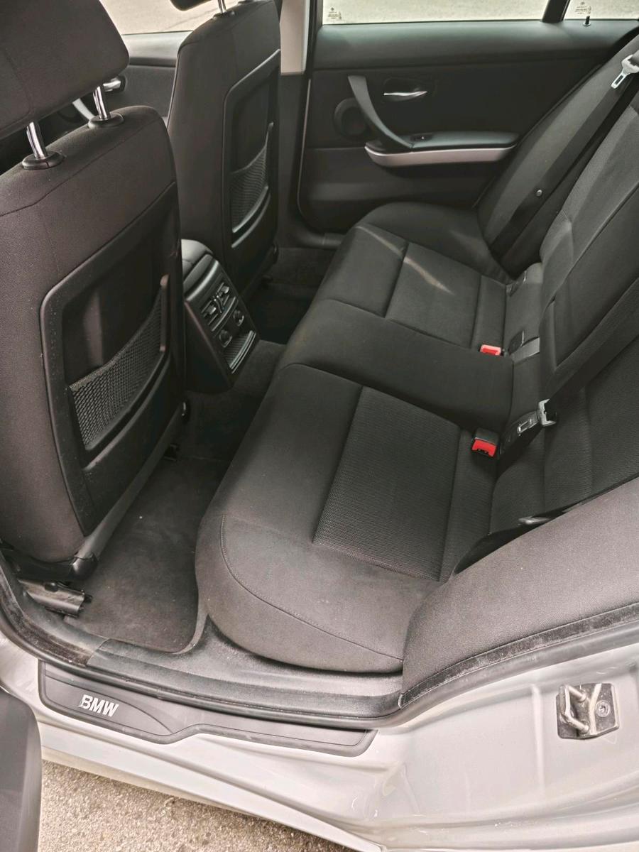 BMW 318 2009 — photo 9