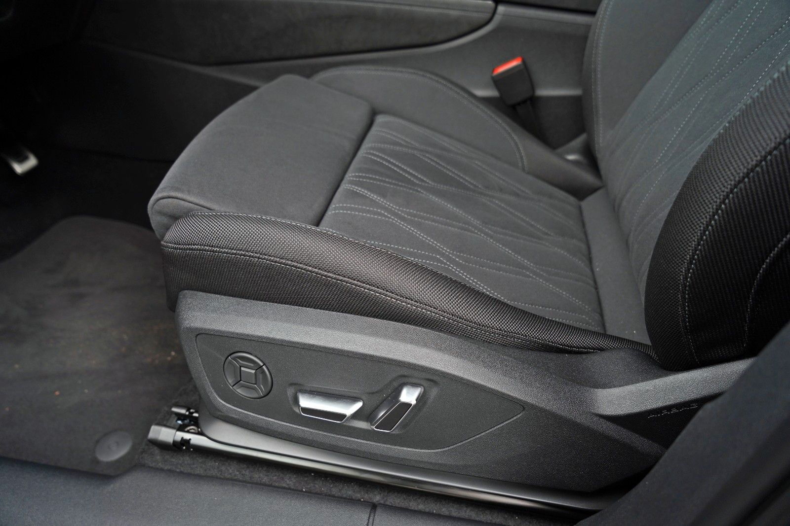 Audi Q3 SUV e-hybrid AHK S-LINE PANO TECH PRO MATRIX foto 13