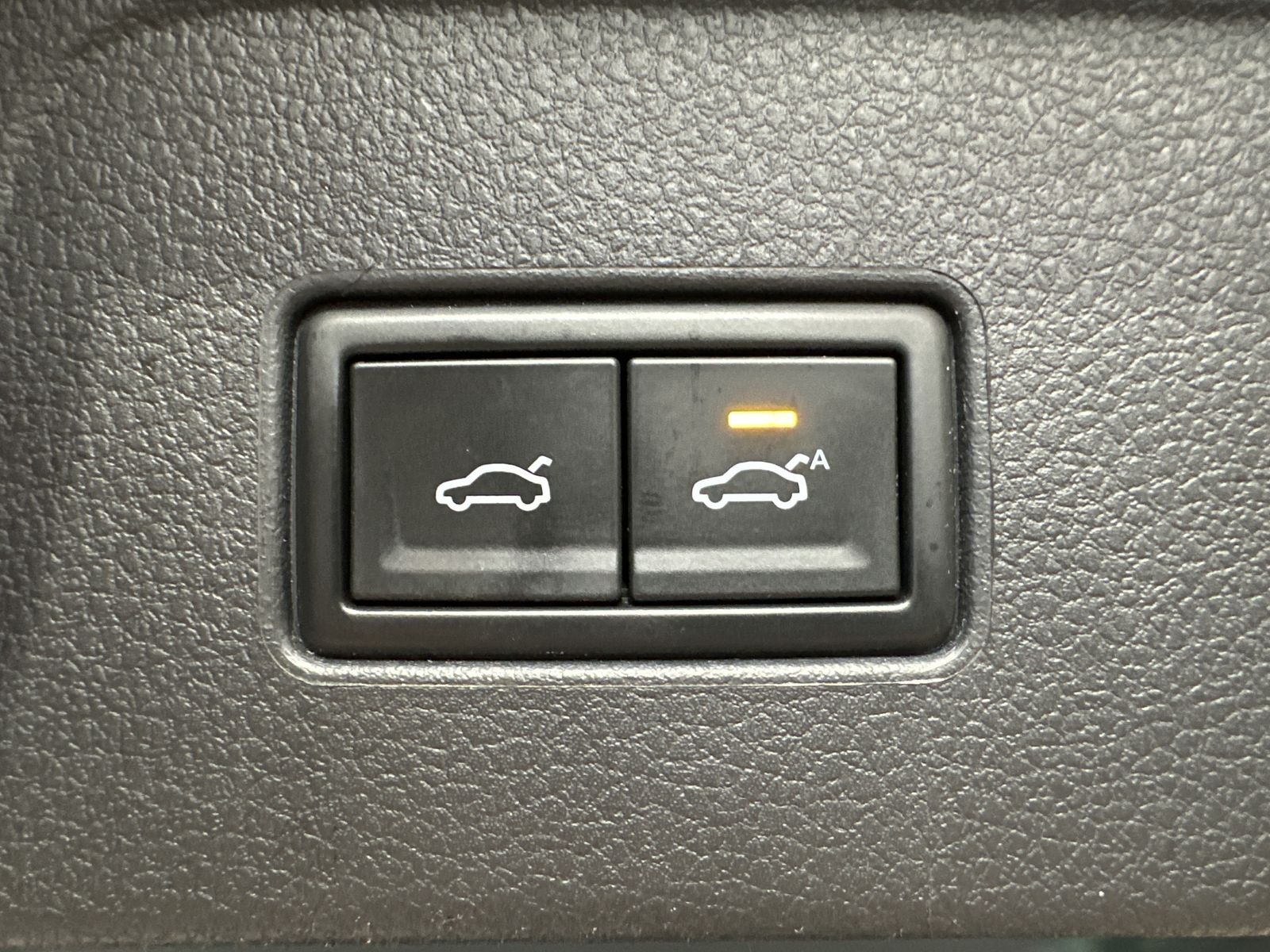 Fahrzeugabbildung Volkswagen Passat Variant 2.0 TDI DSG 4M R-Line NAV+LED+H&K