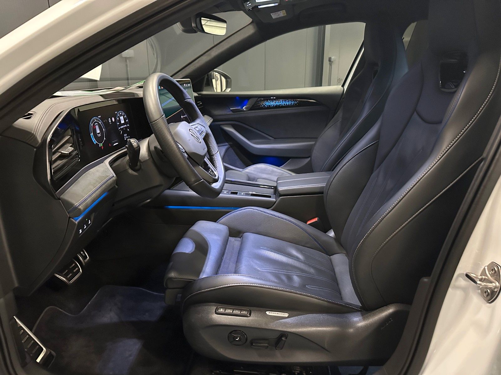 Volkswagen Passat Variant 142 kW 4Motion R-Line/Signature foto 14