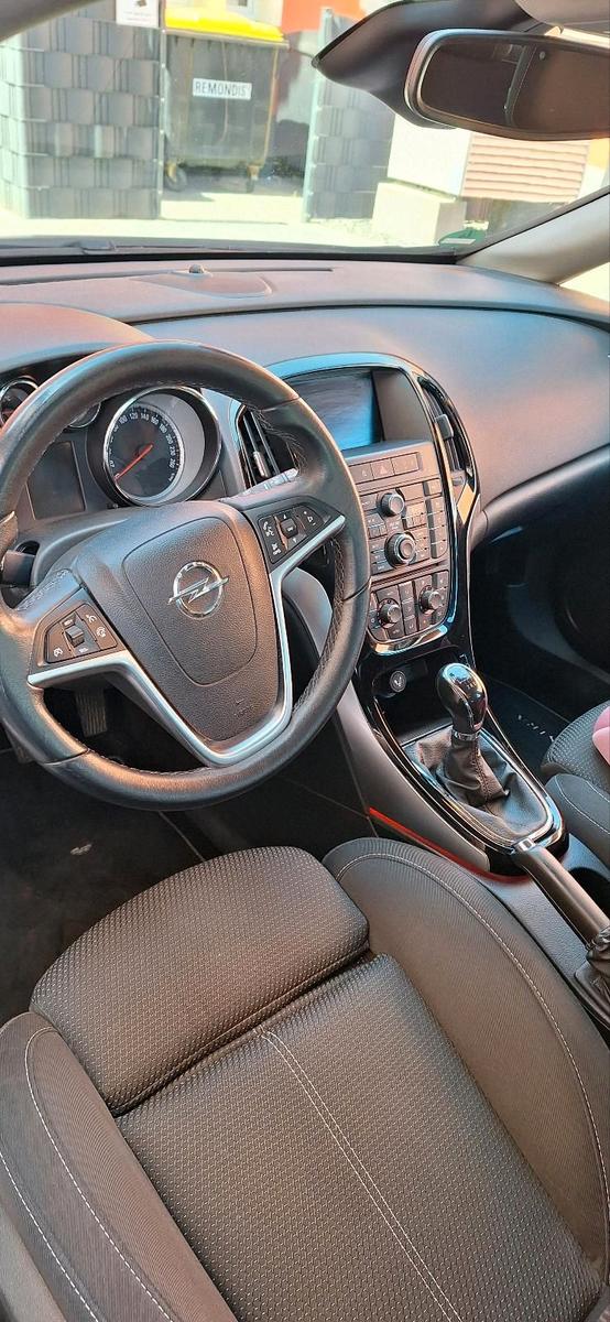 Opel Astra 2014 — photo 7