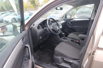 Volkswagen Tiguan - 11