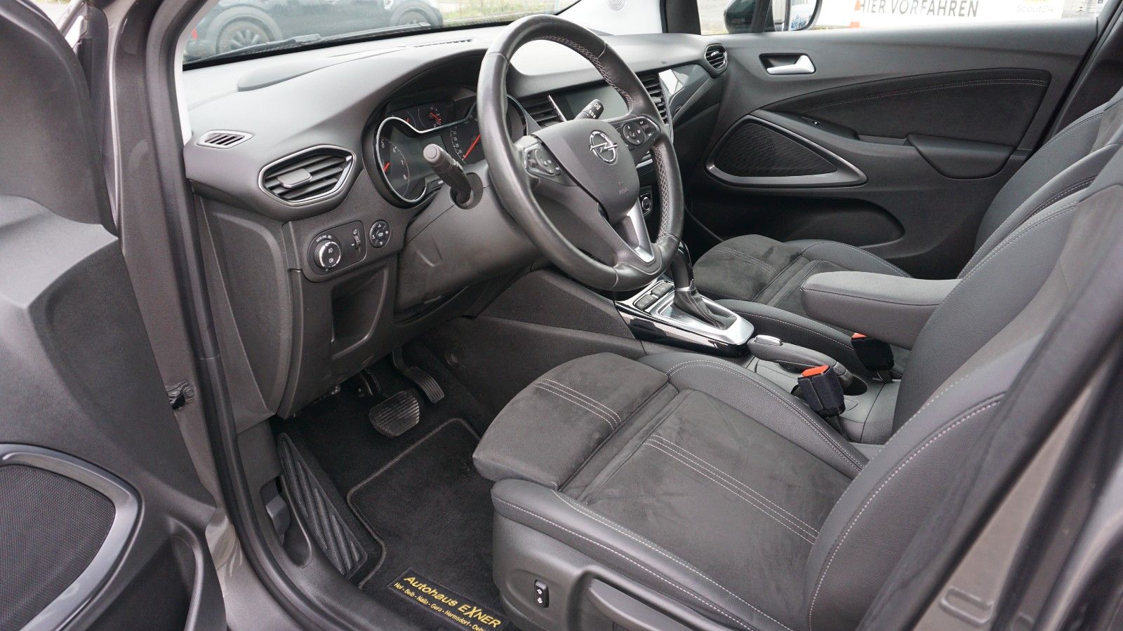Fahrzeugabbildung Opel Crossland (X) Ultimate, Head Up, Navi, Leder