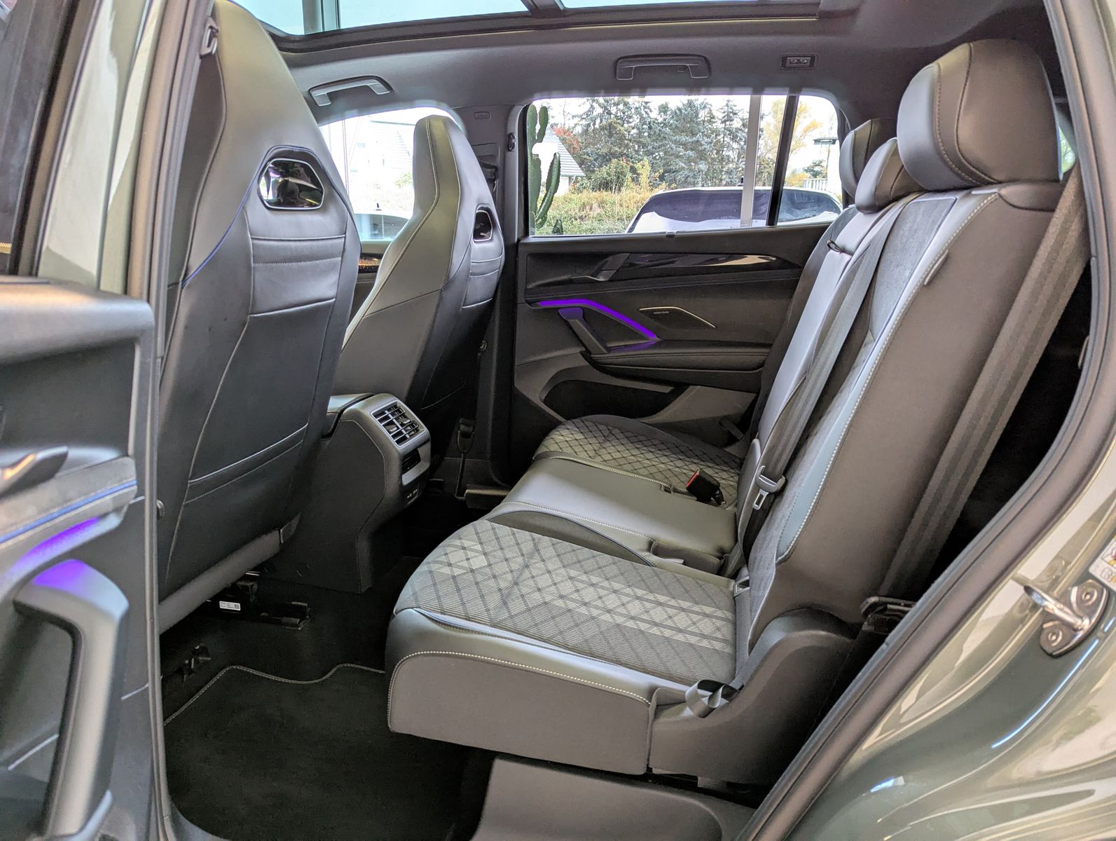 VW Tayron 2.0TDI 4M R-Line Launch Pano Black AHK 20 - Image 13