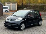 Peugeot 107 Urban Move KLIMA 1.HAND 5-TÜRIG - Peugeot 107: Schwarz