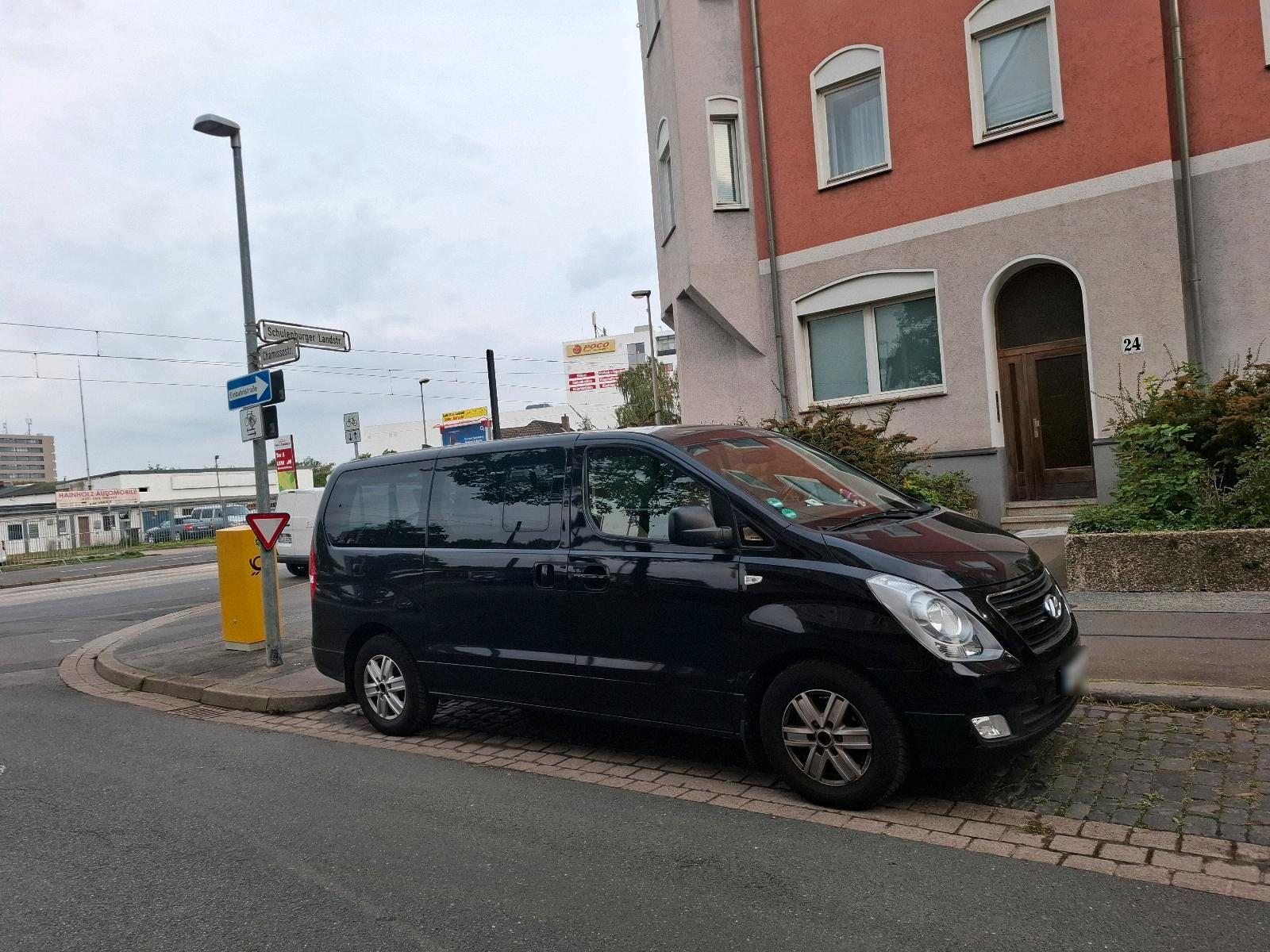 Hyundai H-1 Starex