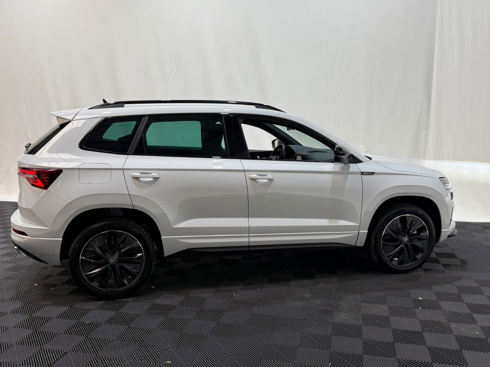 Fahrzeugabbildung SKODA Karoq 1.5TSI/DSG/Sportline/ACC/LED MATRIX