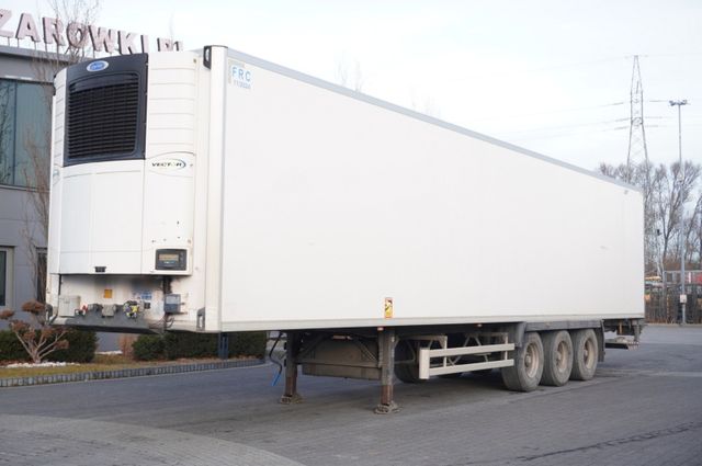 Lamberet refrigerated semi-trailer / Carrier Vector 1550