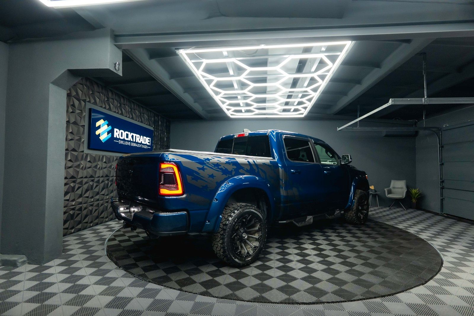 Fahrzeugabbildung Dodge RAM 5.7 V8 HEMI 4x4 OFFROAD Night Limited 19%