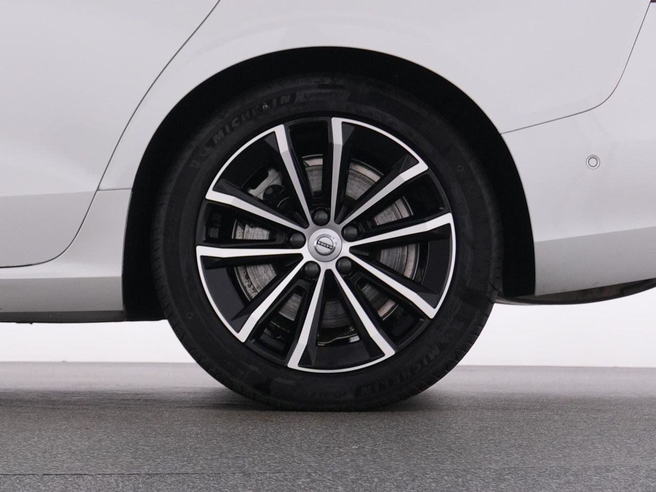 Volvo V60 T8 Recharge Plus Dark+AHK+BP+STANDHZ+LM18 foto 21