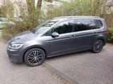 Volkswagen Touran Highline BlueMotion 2017 - Volkswagen Touran mit Benzin-Antrieb: Limousine