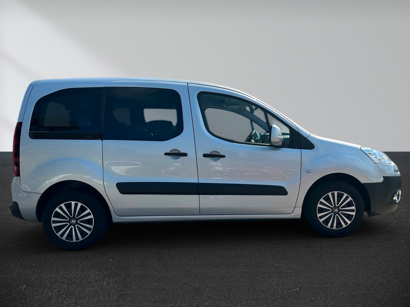 Peugeot Partner Tepee Active – Bild 3