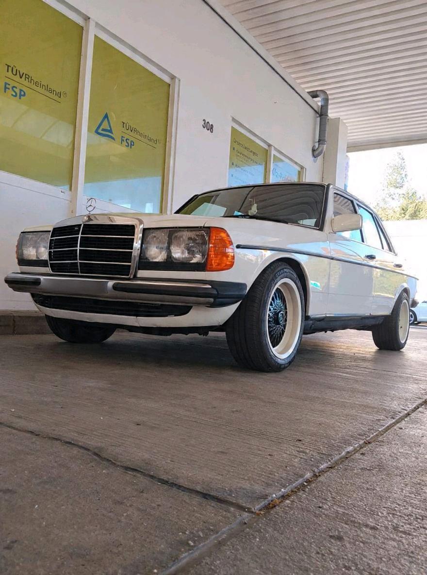 Mercedes-Benz 230