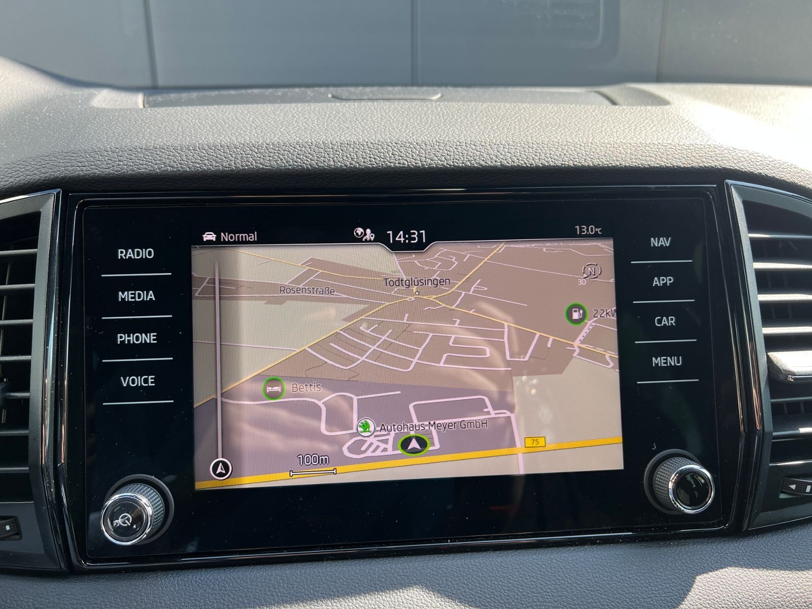 Fahrzeugabbildung SKODA Karoq Sportline 2.0 TDI DSG 4x4 "AHK, Matrix-LED