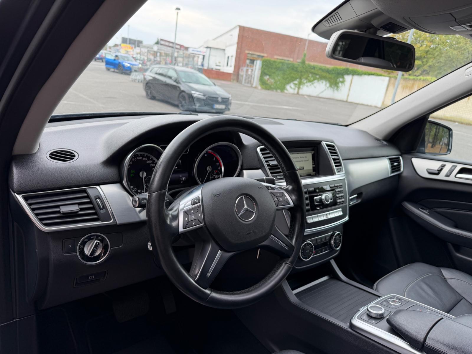 Mercedes-Benz ML 350 CDI BlueTec 4Matic*Panorama*20Zoll*Top*