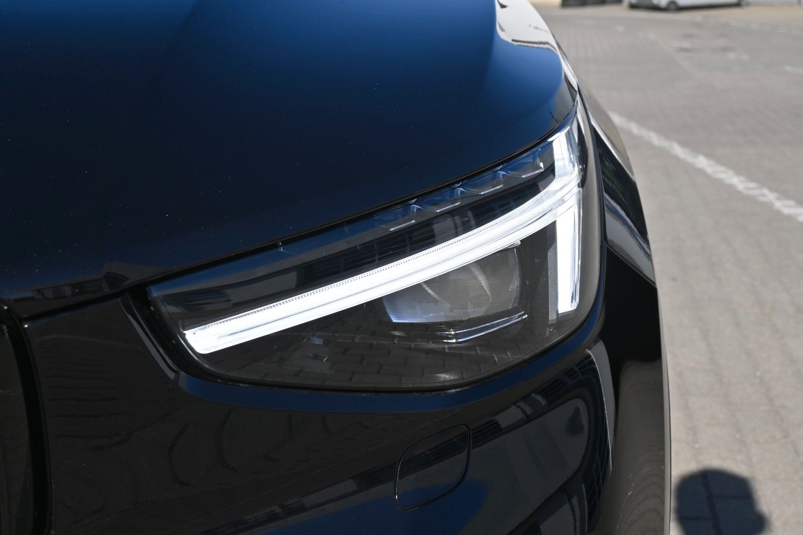 Fahrzeugabbildung Volvo XC40 B4 DKG Plus Dark*STDHZG*360*Pixel*ACC