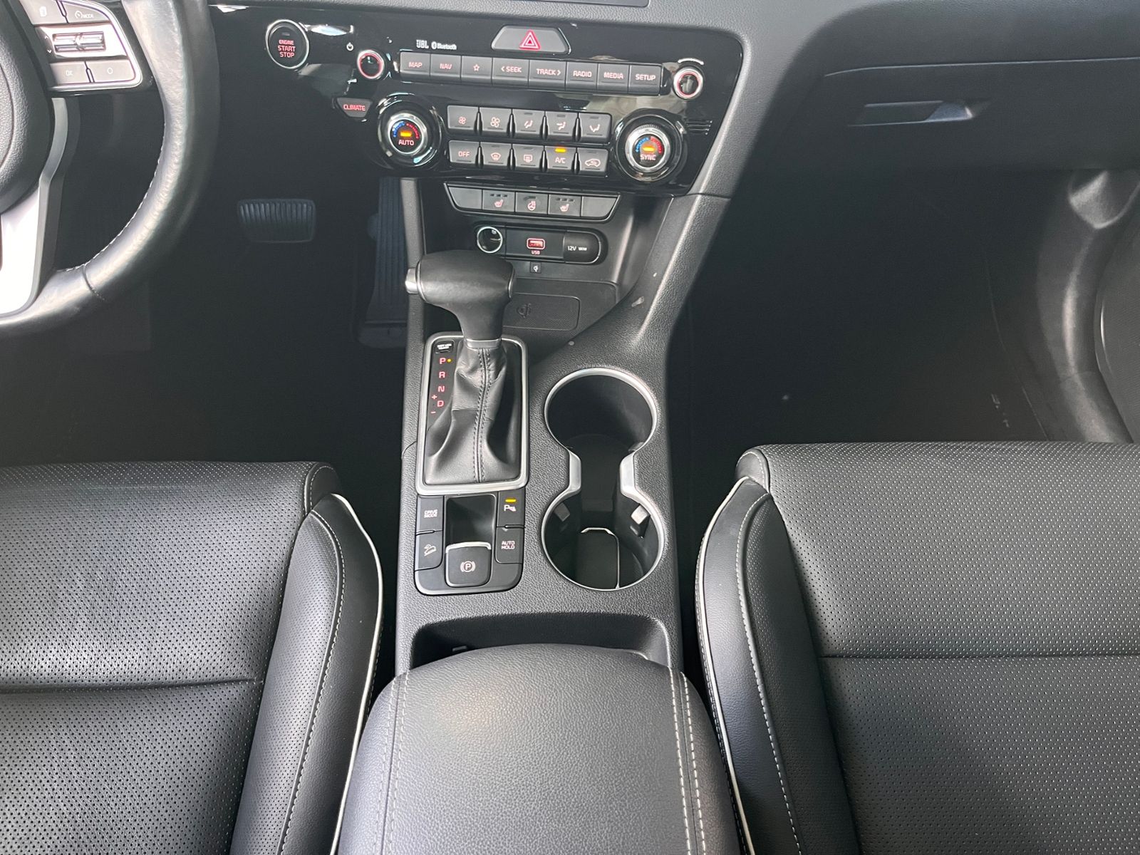 Fahrzeugabbildung Kia Sportage Black Edition 2WD LEDER LED NAV SHZ ALU