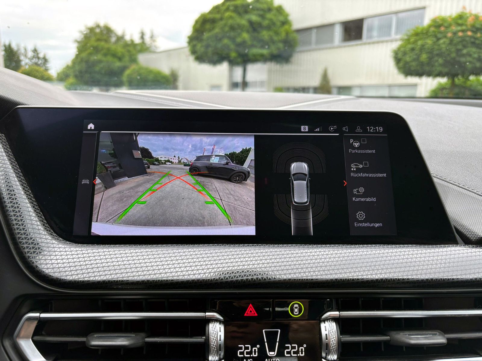 Fahrzeugabbildung BMW 118i Sport Line Steptr. ACC NAVI LED KAM PDC HUD