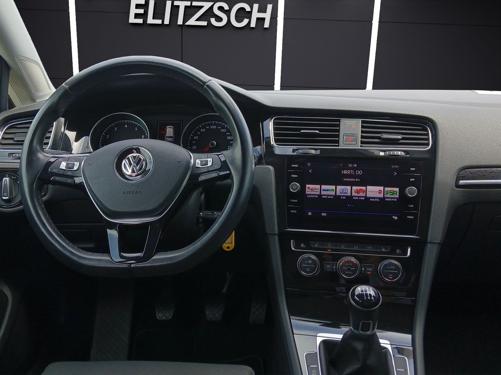 Fahrzeugabbildung Volkswagen Golf VII Variant TSI Highline LED Navi ACC SHZ R