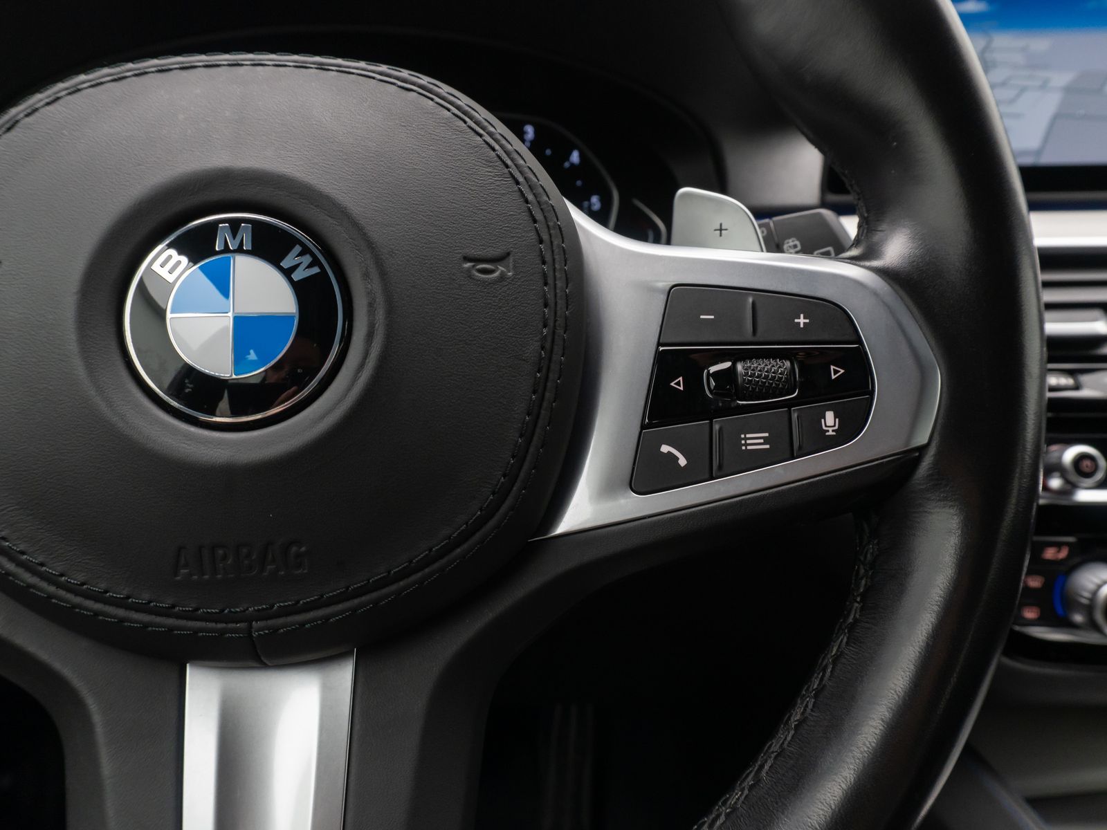 Fahrzeugabbildung BMW 540d xD M Sport Alarm AHK Kamera DAB Parkassist