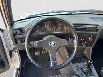 1987 BMW M3 — миниатюра 13