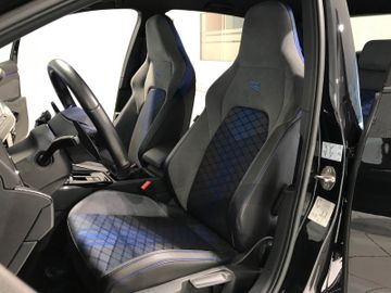 Volkswagen Golf VIII R Lim. 4M 2.0 TSI DSG ACC LED 1.HAND