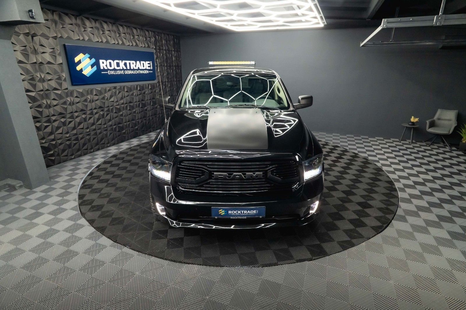 Fahrzeugabbildung Dodge RAM 5.7 V8 HEMI 4x4 OFFROAD Night-Paket *LED*AHK