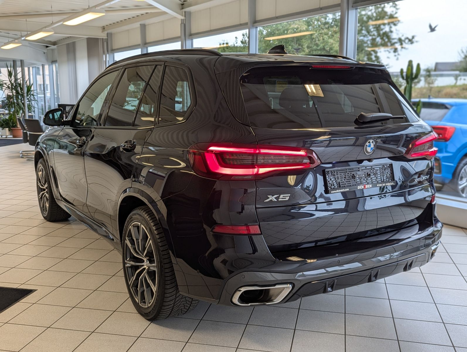 Fahrzeugabbildung BMW X5 xD 30 d M-Sport Pano ACC 360° AHK Dashcam