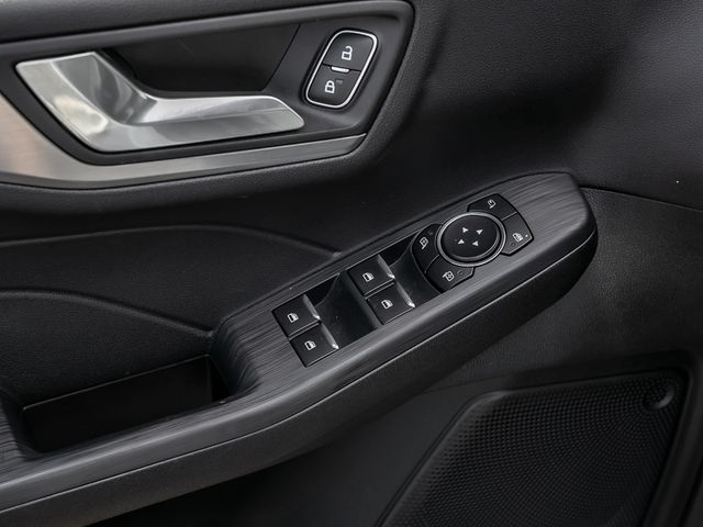 Ford Kuga 2.5 Plug-In Hybrid Titanium X Stauassistent