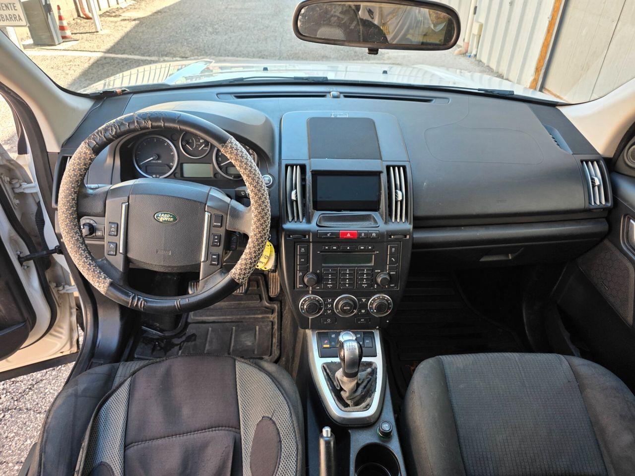 Land Rover Freelander 2011 — photo 14