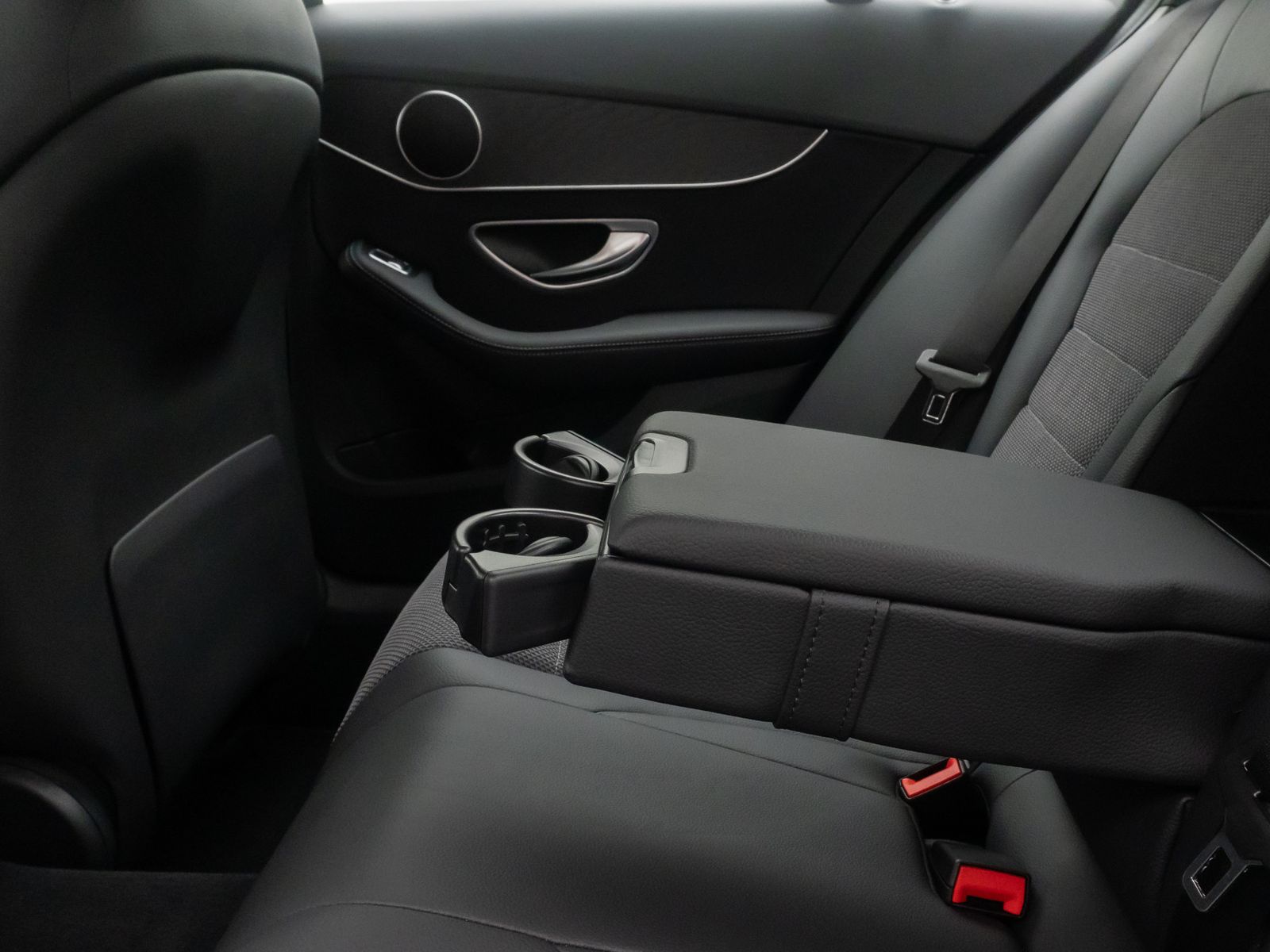 Fahrzeugabbildung Mercedes-Benz C 180 Exclusive PDC NAVI GeschwindigR Teilleder