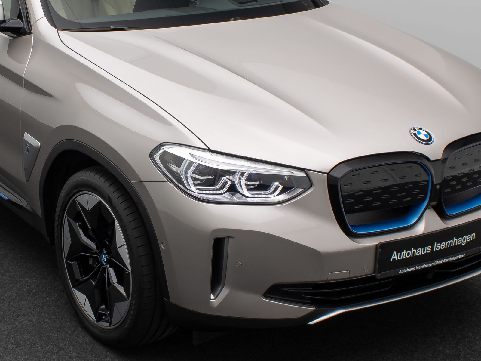 Fahrzeugabbildung BMW iX3 IMPRESSIVE DAB 360&deg;HUD ACC Memory H/K 20Zoll