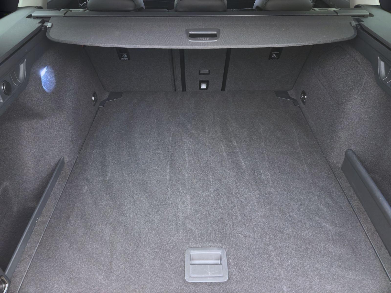 Volkswagen Passat Variant 1.5 eTSI DSG BUSINESS AHK NAVI KA