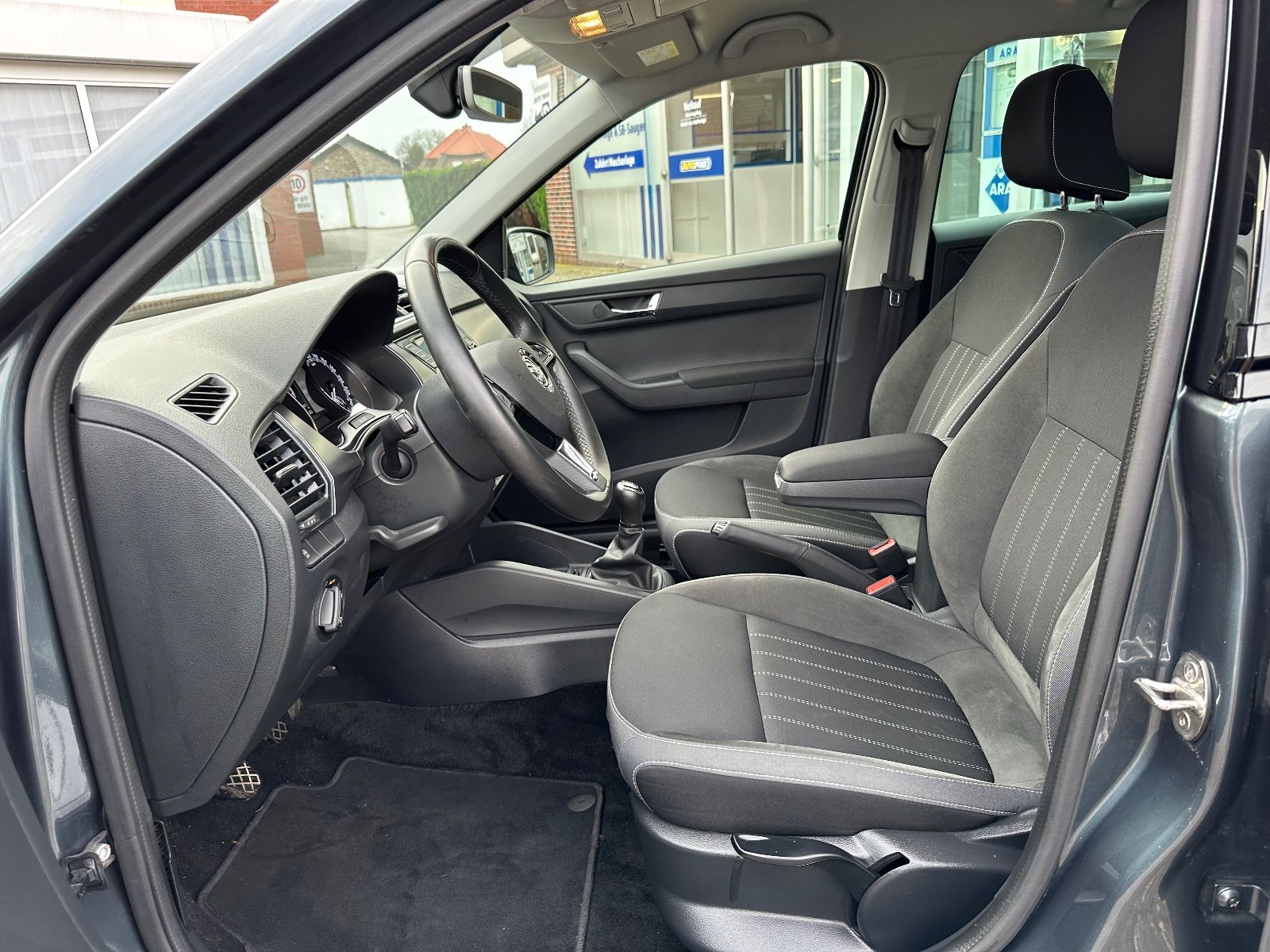 Fahrzeugabbildung SKODA Fabia Combi 1.0 TSI Style SHZG/EPH/Carplay