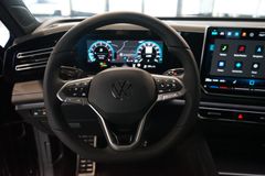 VW Tiguan 1.5 eTSI R-Line | Pano | AHK | 20" VW Tiguan 1.5 eTSI R-Line | Pano | AHK | 20"