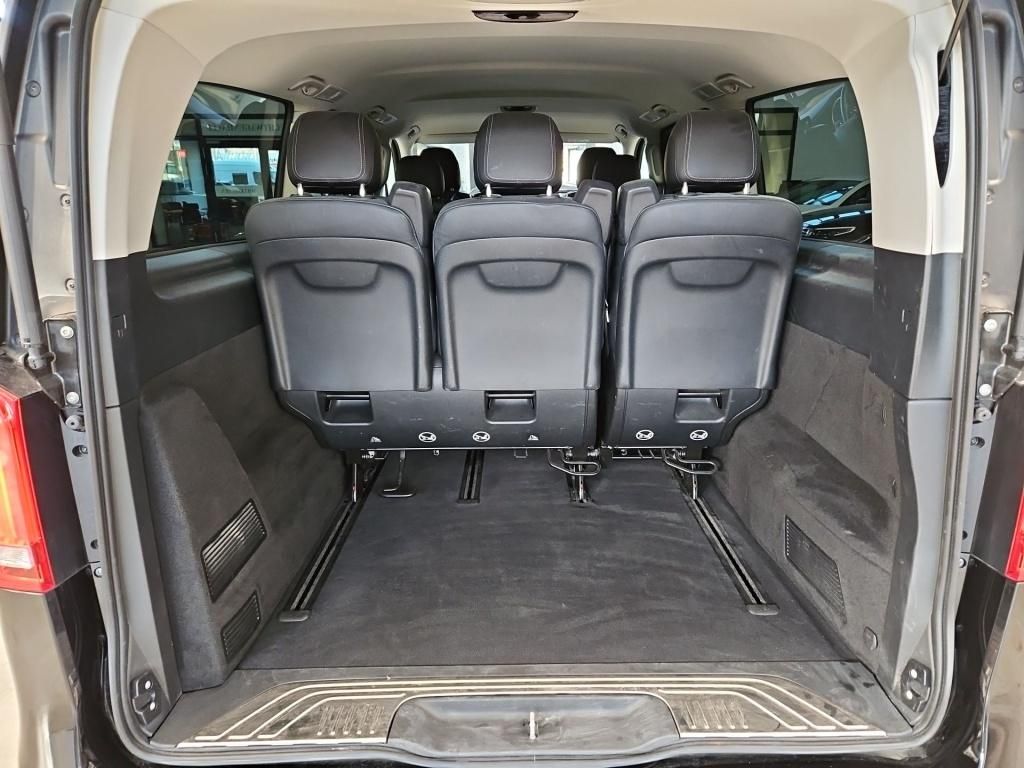 Fahrzeugabbildung Mercedes-Benz V 300 AVG extralang 4x4 8 Sitze 2,5tAHK DISTRONI