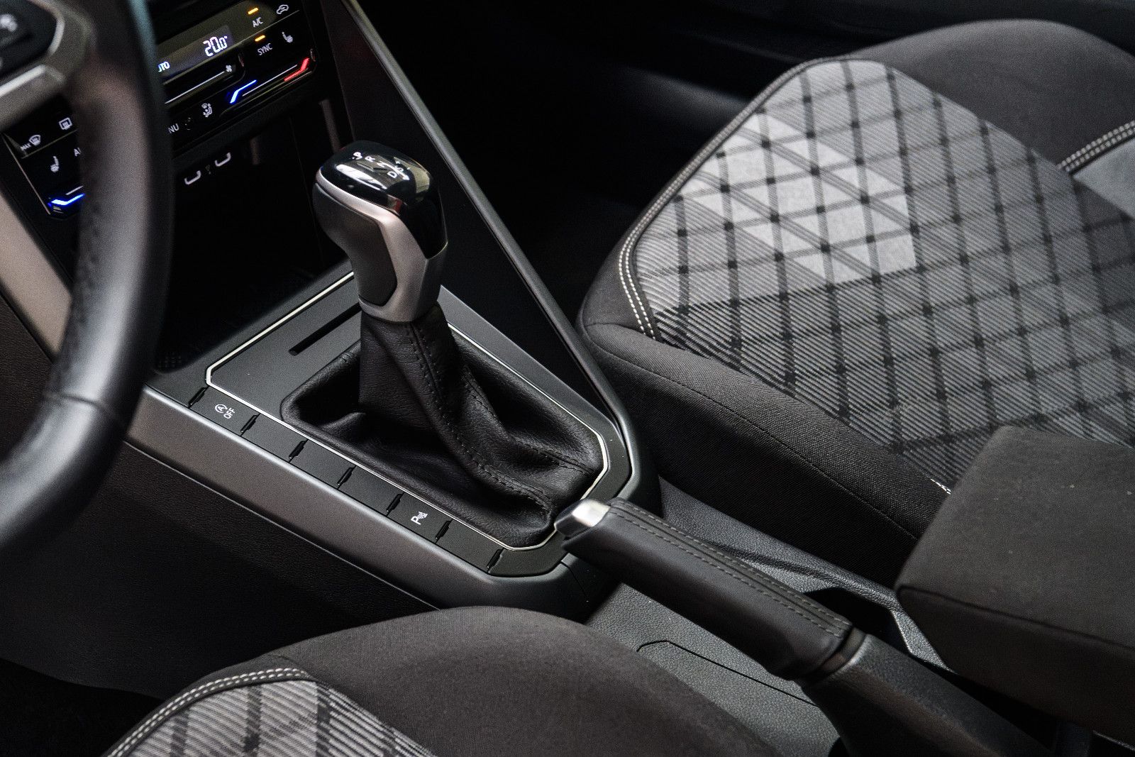 Fahrzeugabbildung Volkswagen Taigo R-Line 1.5 TSI DSG IQ-LED+AHK+KAMERA+ACC