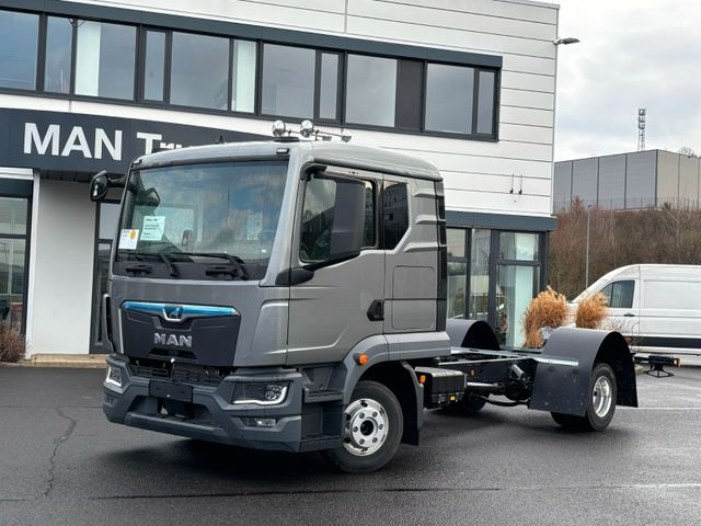 MAN TGL 8.220 4x2 BL CH/Bett/großes Navi/NEU