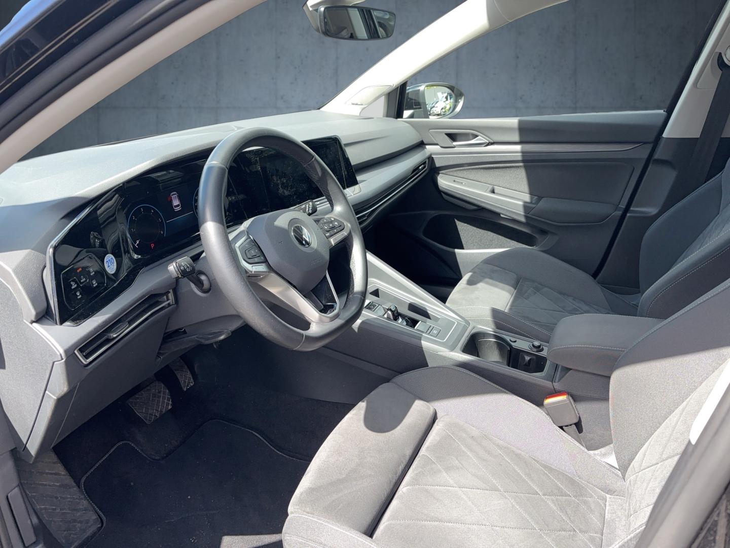 Volkswagen Golf VIII Style 2.0 TDI DSG IQ.LIGHT KAMERA AHK