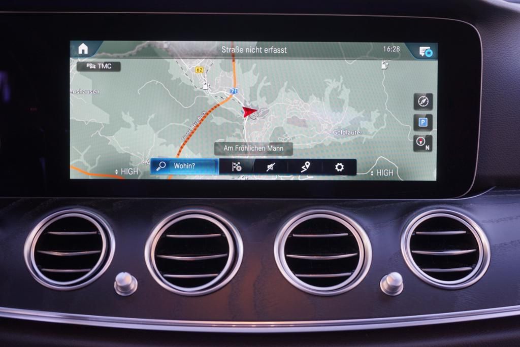 Fahrzeugabbildung Mercedes-Benz E 300 de T-Modell AMGLine + Avantgarde *PanoDach