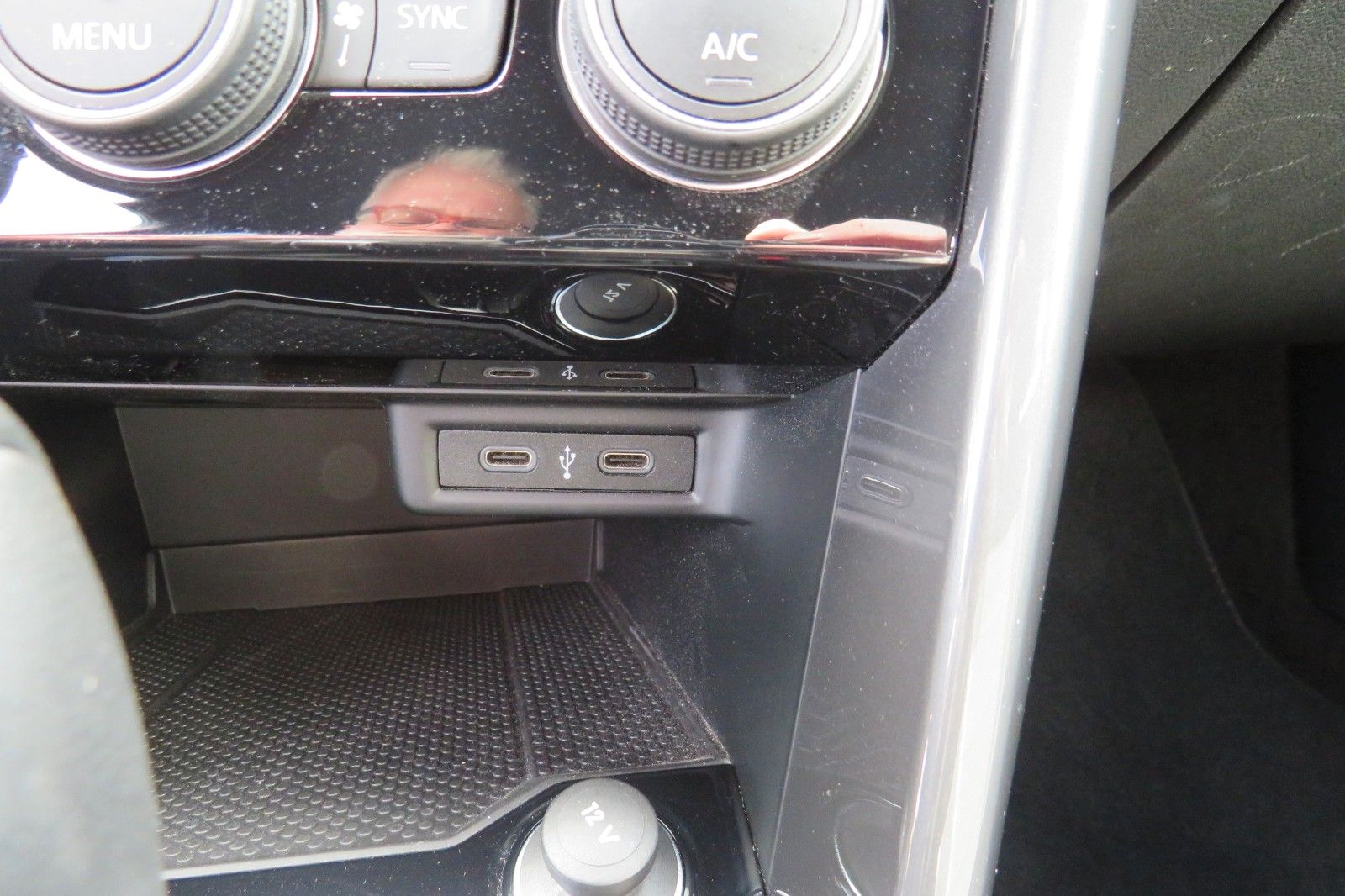 Fahrzeugabbildung Volkswagen T-Roc SPORT/R-LINE ACC KAMERA SITZH. 18`NAVI 1H