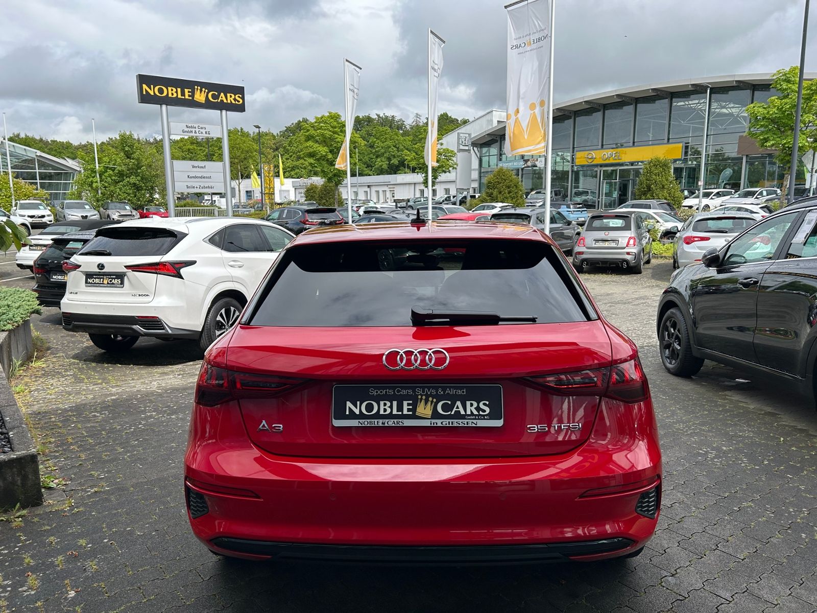 Fahrzeugabbildung Audi A3 Sportback  35 TFSI S line AHK LED NAVI